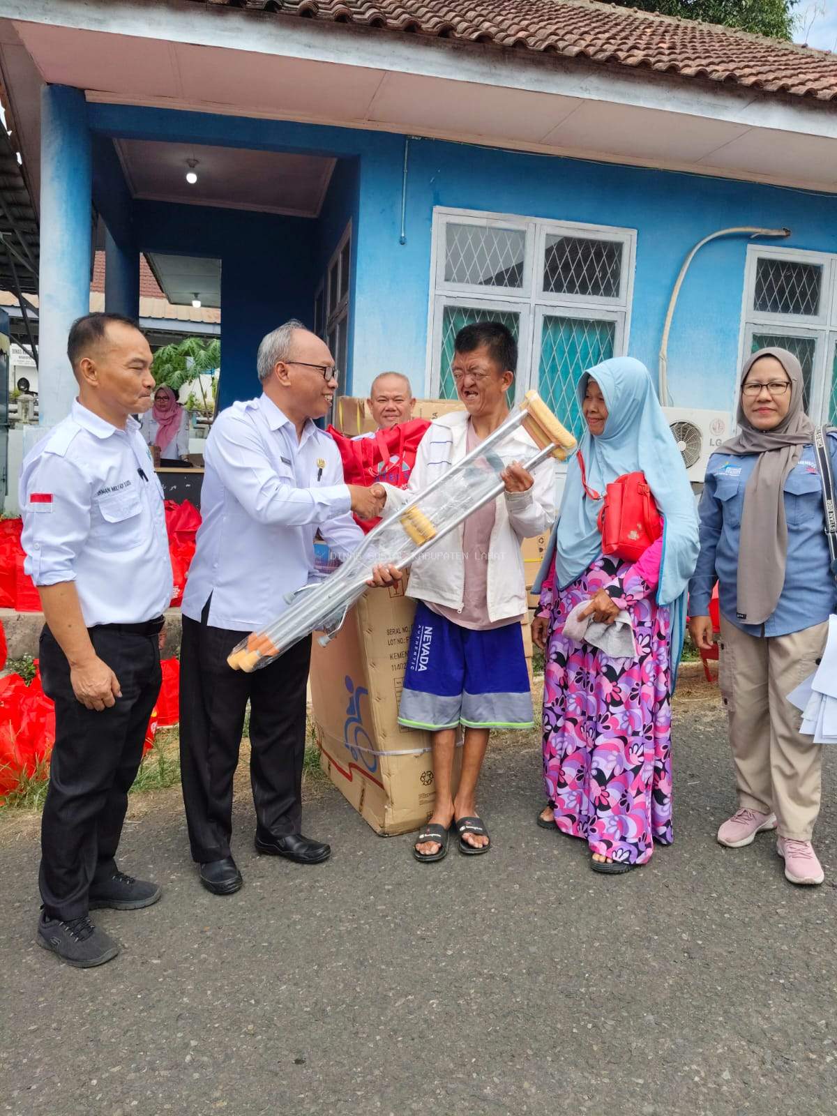 Dinas Sosial Kabupaten Lahat bersama Sentra Abiyoso Cimahi melaksanakan Penyerahan Bantuan Atensi